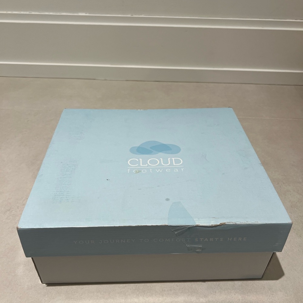 Cloud Aryana Wool Lining Leather Boots, Brand New - Picture 11 of 12